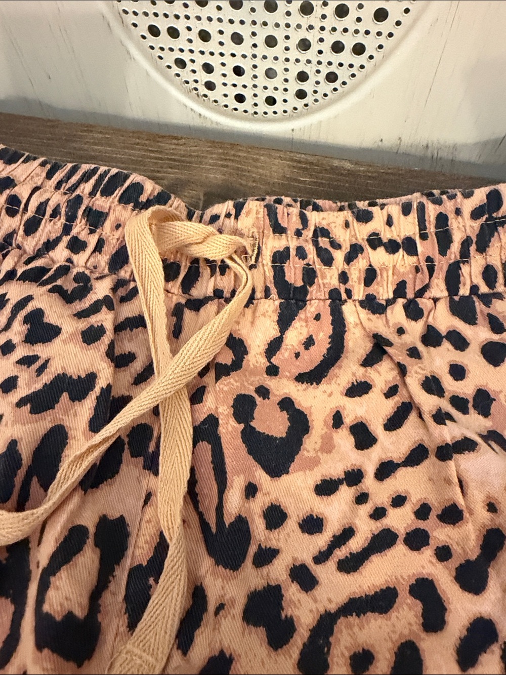 Billabong tan and Black Leopard Print Lounge Shorts NWT-L - Picture 3 of 10